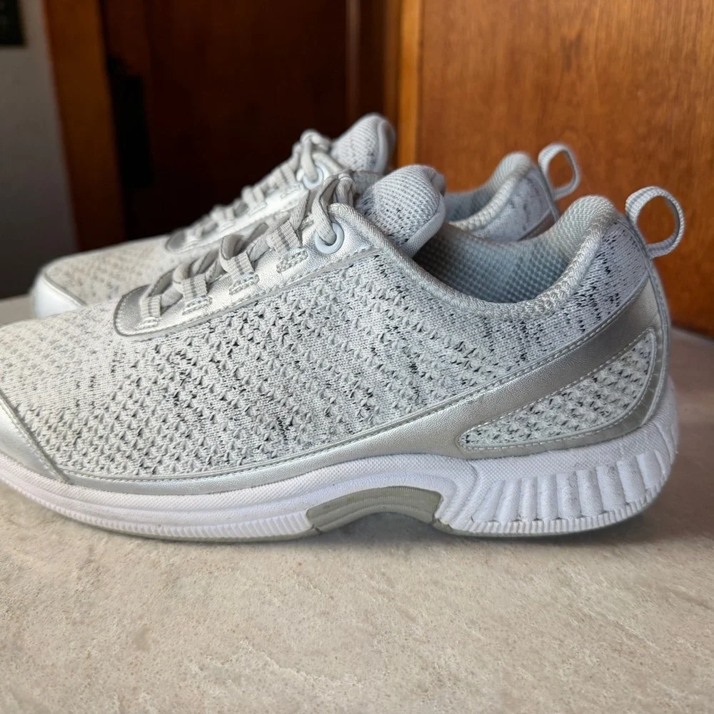 Orthofeet WIDE 7.5 Women’s Lightweight Gray Knit Walking Sneakers